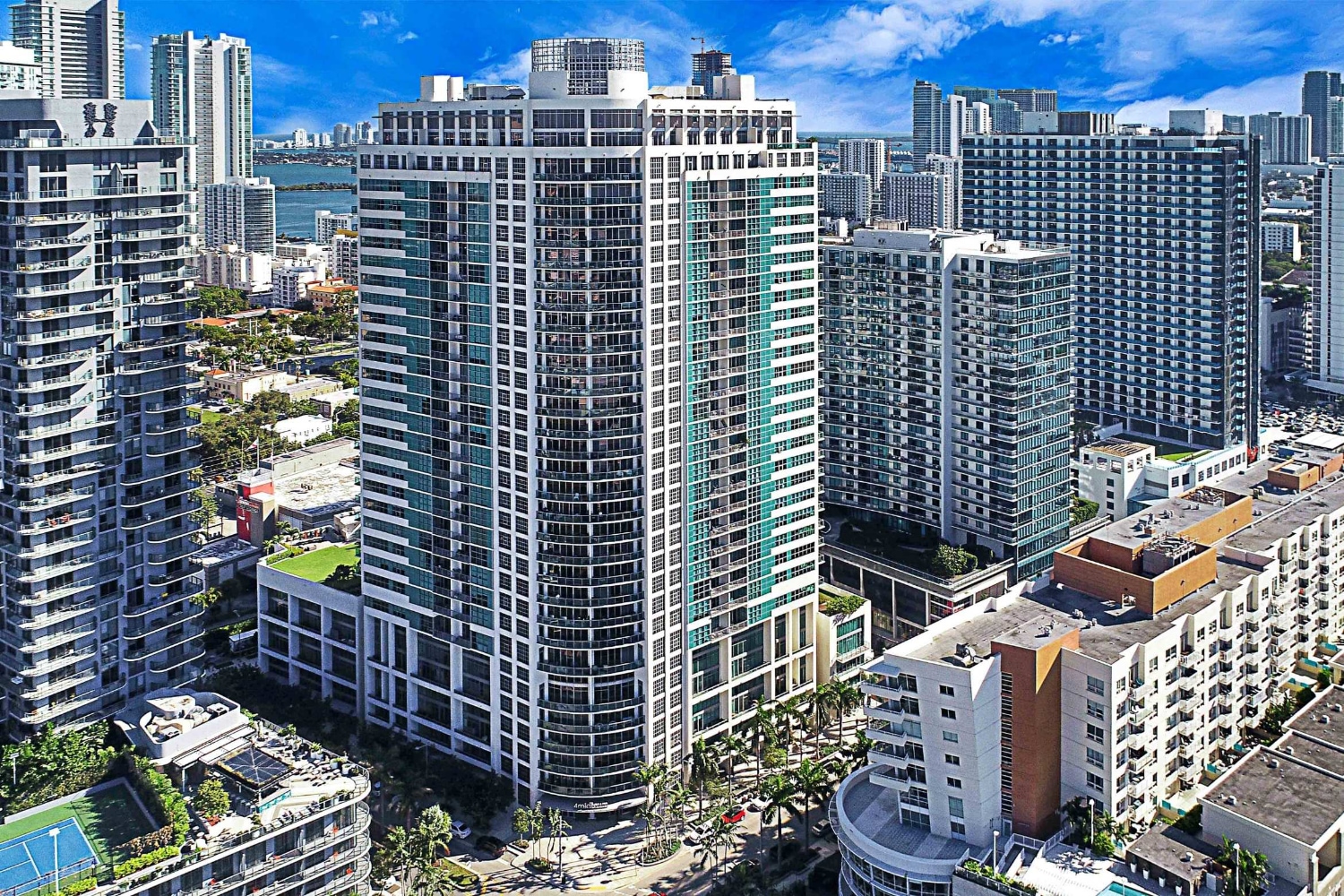 4Midtown Condos luxury building